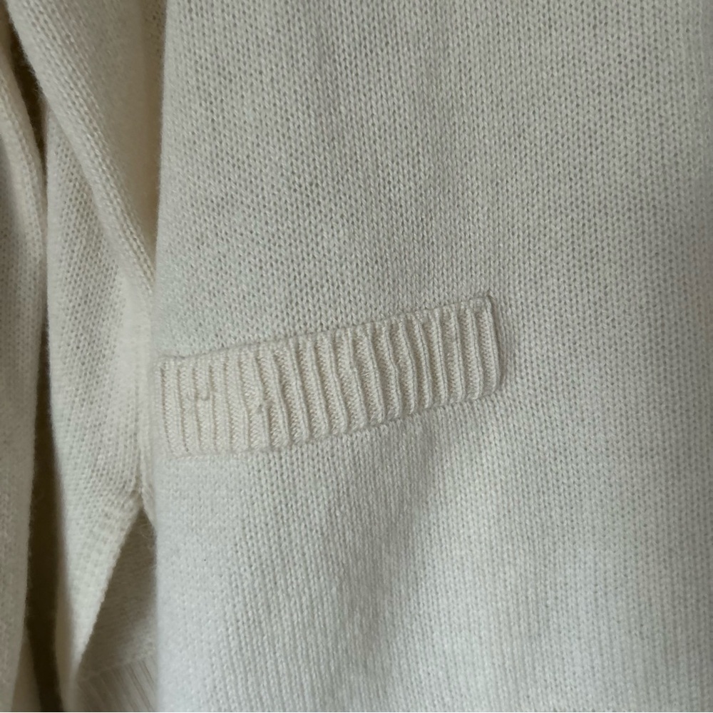 Valentino BEIGE CASHMERE JUMPER WITH VLOGO CHAINS *MAJOR FLAW*⭐️ - Picture 6 of 9